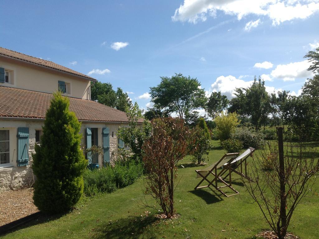 La Chaumeauniere Bed & Breakfast Aigrefeuille-dʼAunis Dış mekan fotoğraf
