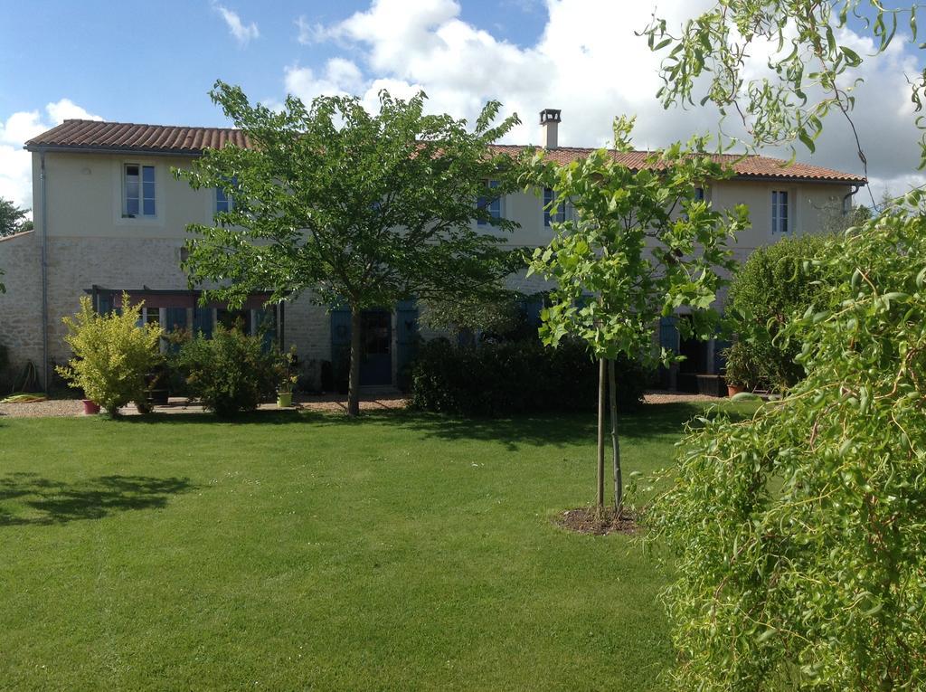 La Chaumeauniere Bed & Breakfast Aigrefeuille-dʼAunis Dış mekan fotoğraf