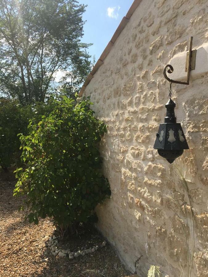 La Chaumeauniere Bed & Breakfast Aigrefeuille-dʼAunis Dış mekan fotoğraf